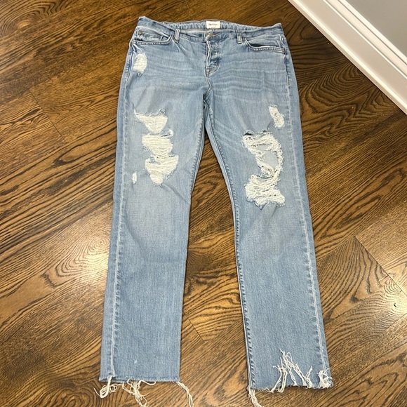 Hudson Jeans Denim - Hudson Jeans - very comfy - one side open and other has threads- Crop - Riley -